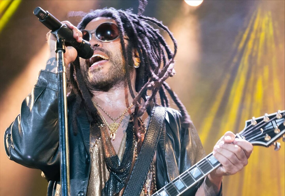 Lenny Kravitz performing live